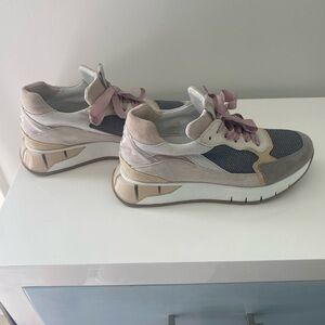 Softwaves Platform Sneaker Size 38 1/2 Used